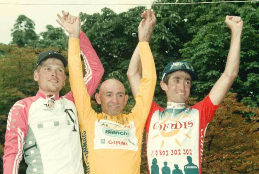 Tour de France 1998, Parigi. Sul podio il vincitore Marco Pantani con il tedesco Jan Ullrich e l&#39;americano Bobby Julich (Penazzo)